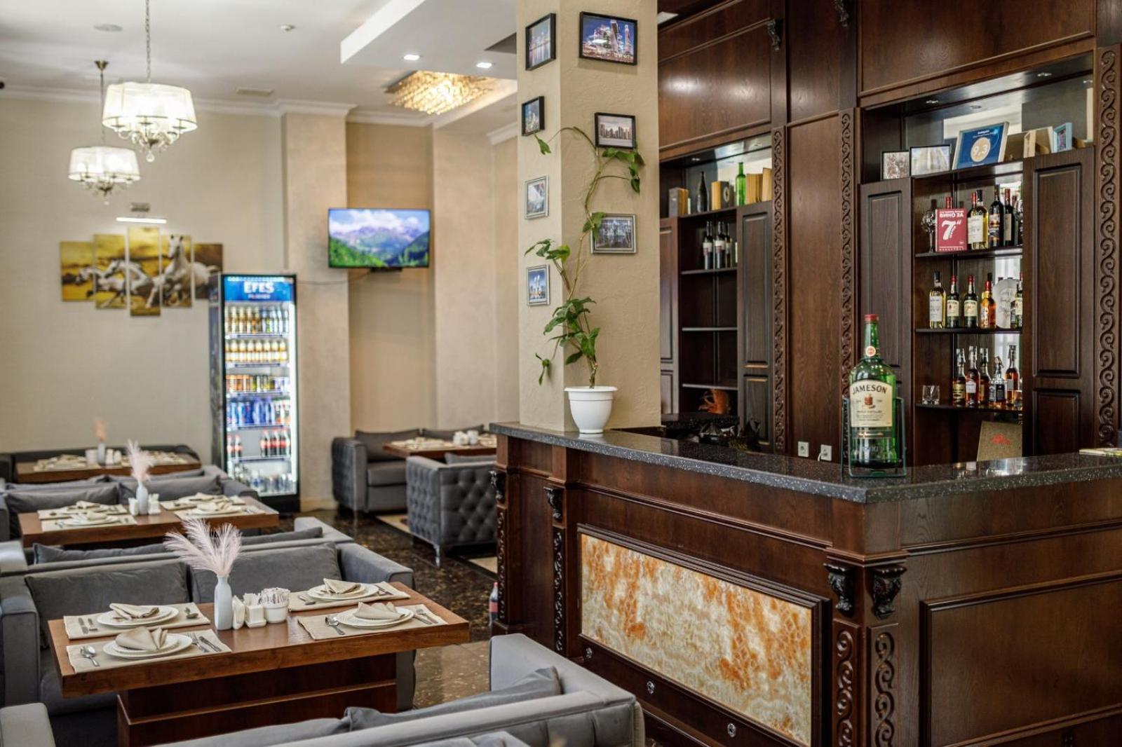 Park Hotel Al Bustan Schymkent Exterior foto