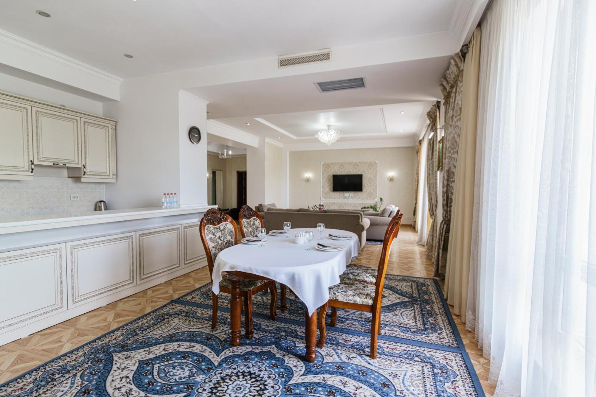 Park Hotel Al Bustan Schymkent Exterior foto