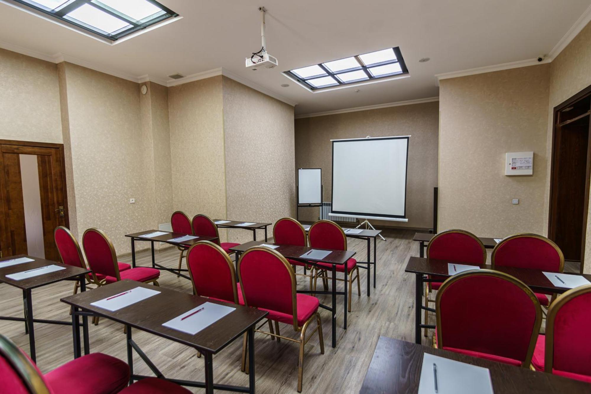 Park Hotel Al Bustan Schymkent Exterior foto