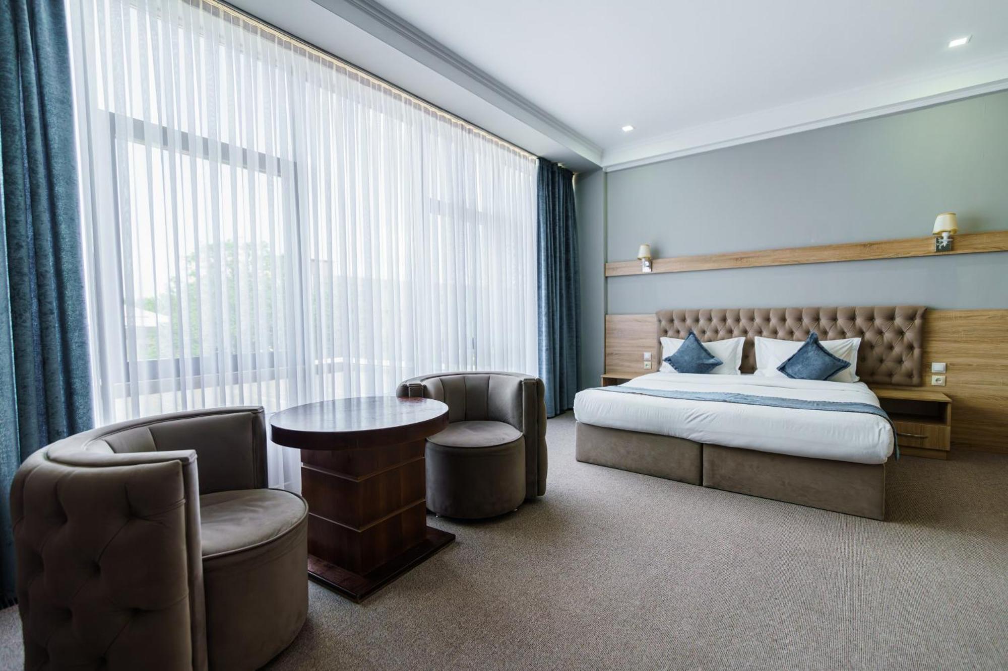 Park Hotel Al Bustan Schymkent Exterior foto