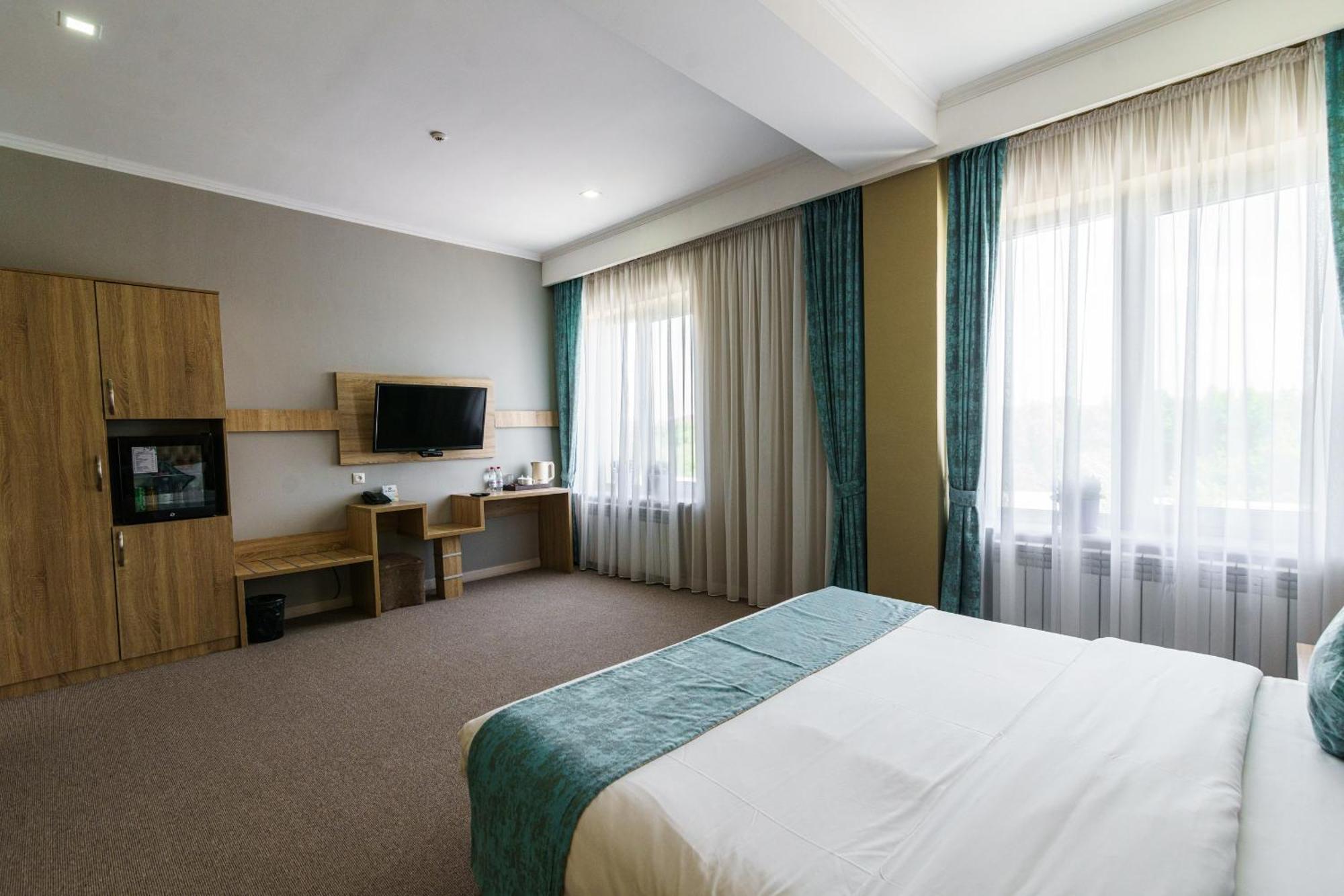 Park Hotel Al Bustan Schymkent Exterior foto