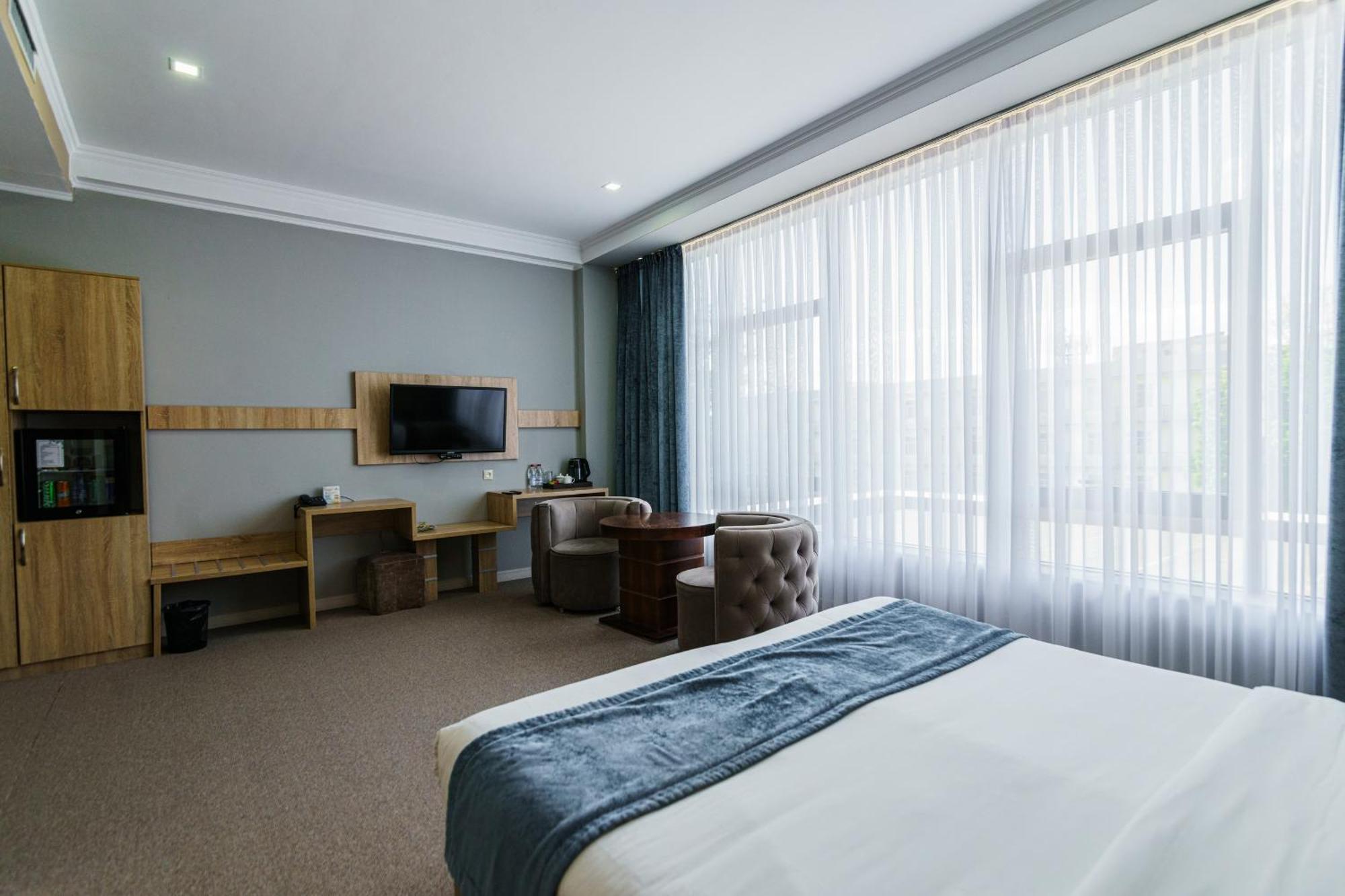 Park Hotel Al Bustan Schymkent Exterior foto